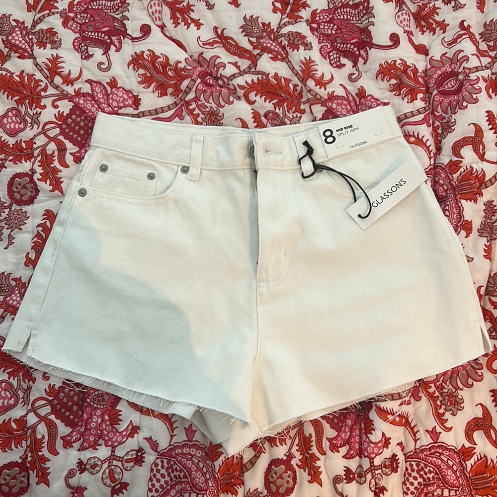 BRAND NEW glassons white shorts
